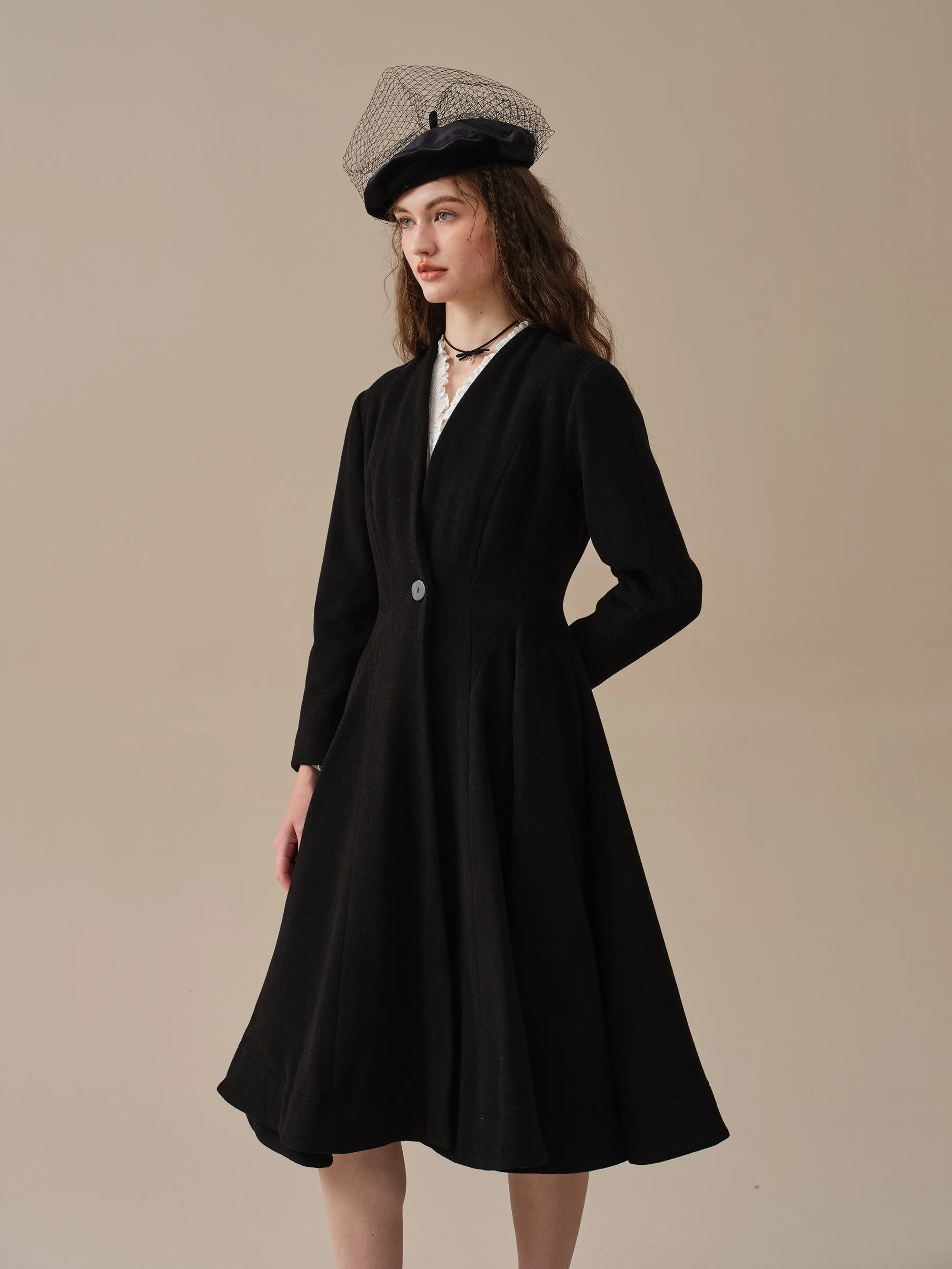 LITTLE WOMEN 22 | WOOL COAT IN BLACK