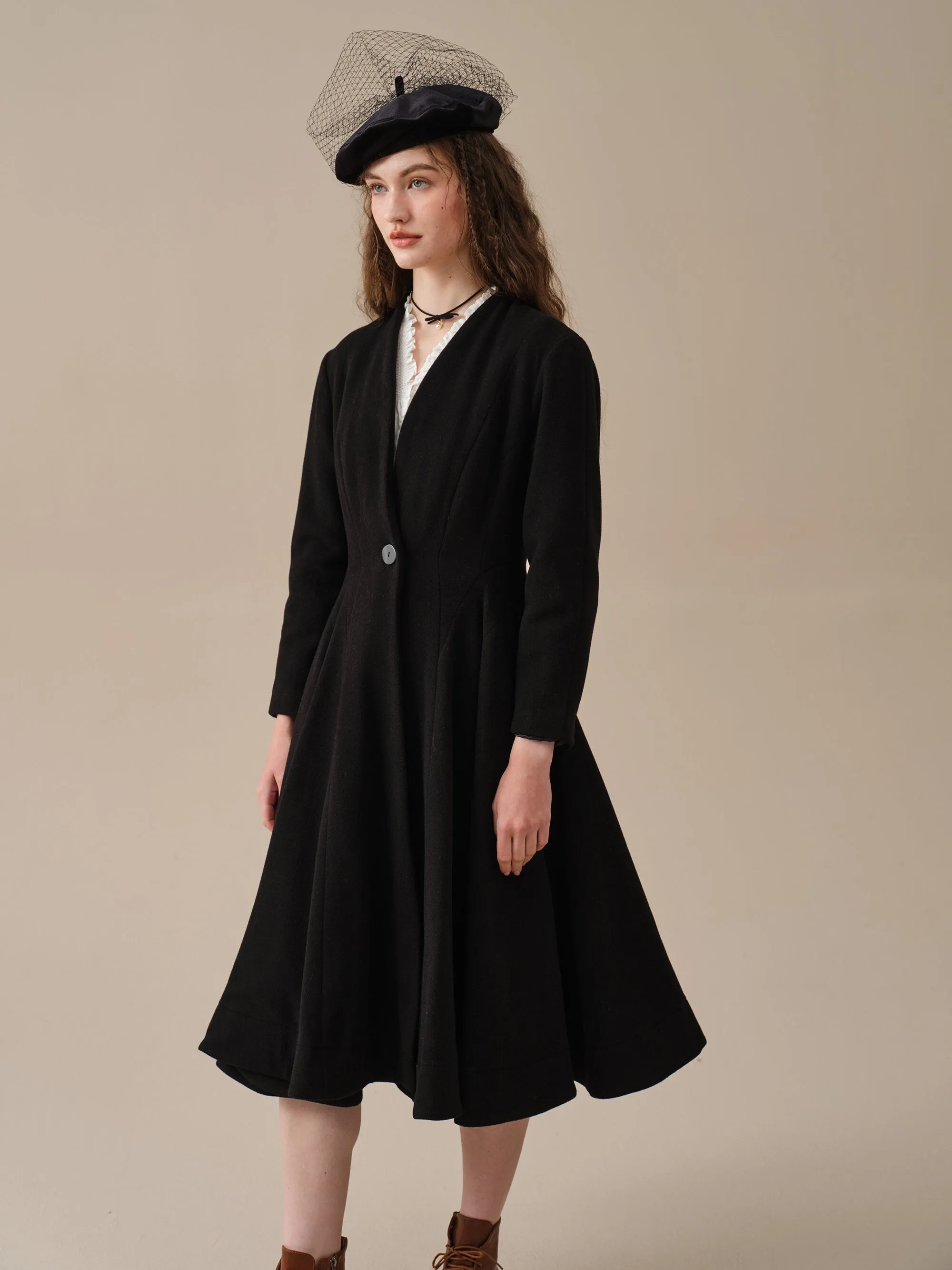 LITTLE WOMEN 22 | WOOL COAT IN BLACK