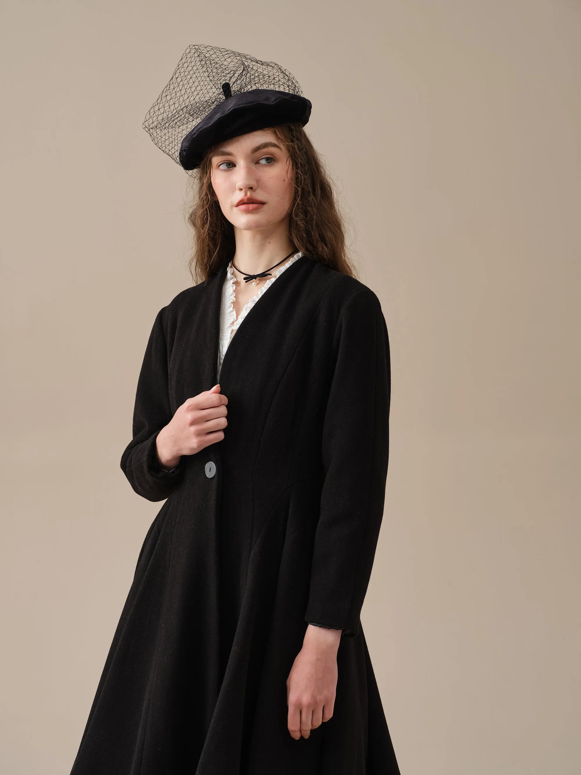 LITTLE WOMEN 22 | WOOL COAT IN BLACK