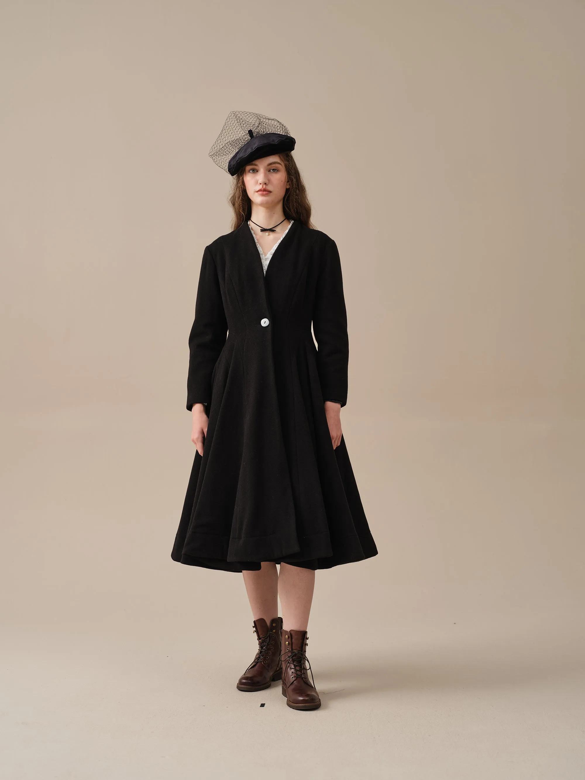 LITTLE WOMEN 22 | WOOL COAT IN BLACK