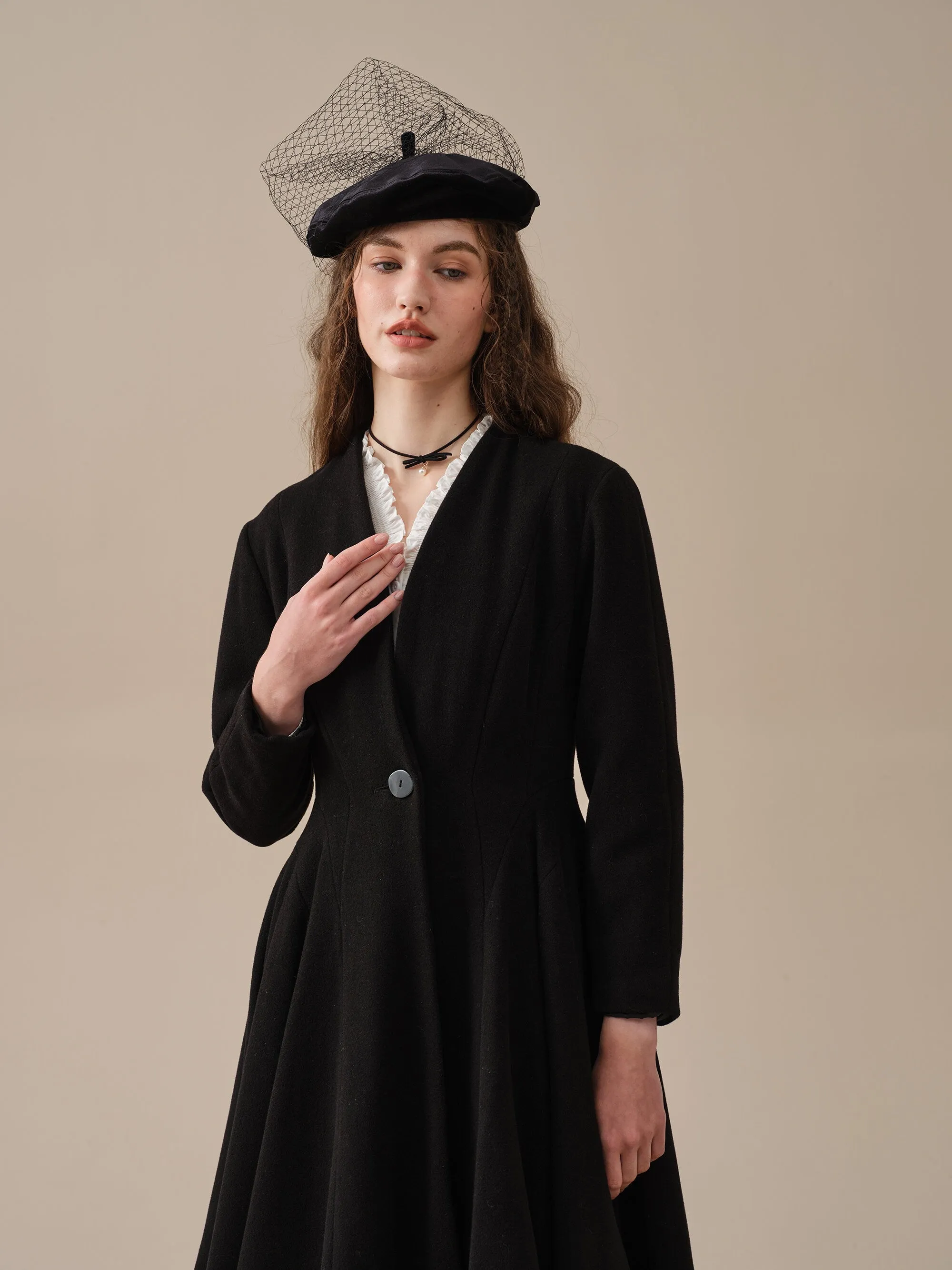 LITTLE WOMEN 22 | WOOL COAT IN BLACK